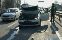 В центре Киева из-за уборки мусора с проезжей части случилось ДТП и образовался огромный затор