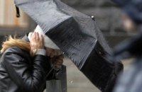 В четвер в Україні прогнозують дощ, сильний вітер та заморозки