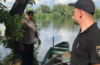 Полиция патрулирует берега речки Рось из-за химикатов