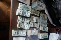 В доме экс-главы киевской налоговой нашли $1 млн, €250 тыс. и 2 кг золота
