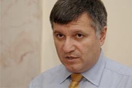 Аваков через суд требует пересчитать голоса