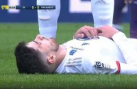 В чемпионате Франции футболист потерял сознание на поле во время матча