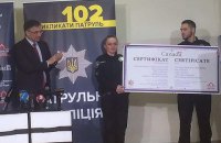 Канада подарувала українським патрульним форму і відеокамери