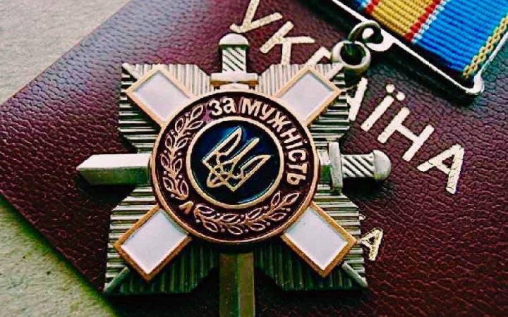 Зеленський відзначив державними нагородами 155 захисників України