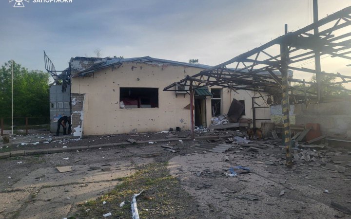 На Запоріжжі російський обстріл пошкодив пожежно-рятувальну частину