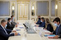 Зеленський обговорив з очільником Червоного Хреста звільнення полонених та розмінування на Донбасі