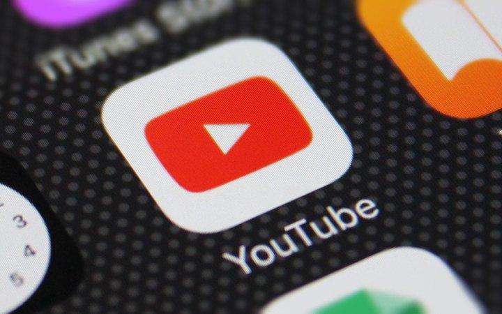 YouTube заблокував в Україні канали проросійського блогера Серебрянського