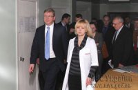 Фюле напомнил, что по обе стороны баррикад в Киеве находятся люди