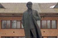 В Николаевской области активисты нашли памятник Ленину в кепке