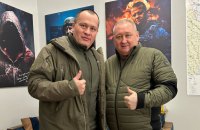 Волонтери "Української команди" зустрілись з генералом Марченком та передали дрони на південний напрямок