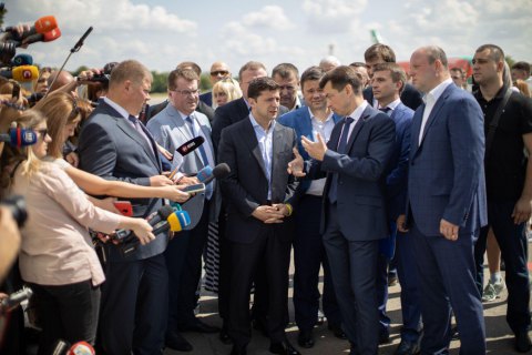 Зеленский пообещал деньги на реконструкцию аэропорта в Днепре