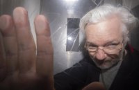 Ассанжа лишили гражданства Эквадора
