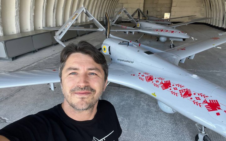 Ковінька, Халепа і Трясця: Притула показав "народні байрактари", які прибули в Україну