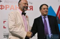 Андрею Куркову вручили Орден Почетного Легиона на открытии Книжного Арсенала
