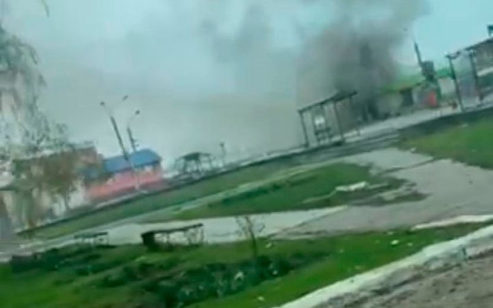 У Лисичанську сталася пожежа на ринку після обстрілу окупантів