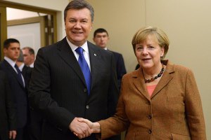 Меркель пригласила Януковича в Германию