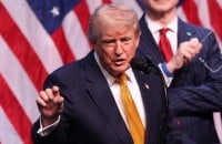 Трамп погрожує знищувати електростанції та мости в Ірані за атаки на судна в Ормузькій протоці