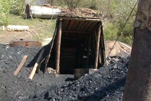 Спасатели нашли тела трех погибших в "копанке" в Донецкой области