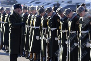 Из Кременчуга в направлении Киева движутся солдаты внутренних войск  