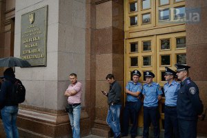Возле Киевсовета усилили охрану