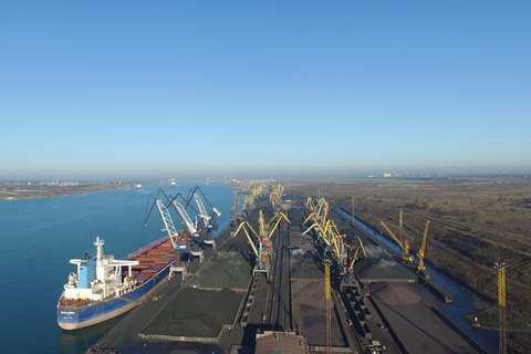 В Украину прибыла очередная партия антрацита из ЮАР