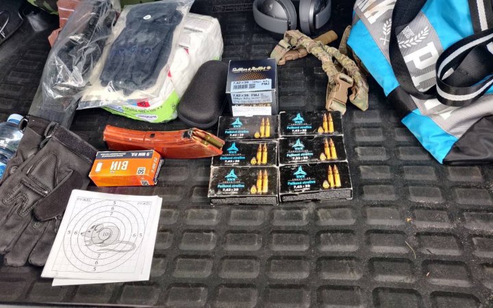 Прикордонники зупинили на Київщині автомобіль з набоями