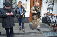 Сотрудников "Смарт-Холдинга" два часа удерживали в столовой под автоматами, - пресс-служба
