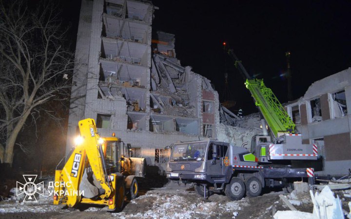 Головне за ніч та ранок четверга, 18 квітня: атака "шахедів" на Прикарпаття, завершення рятувальної операції в Чернігові  