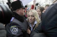 Активистки FEMEN опять в отделении милиции
