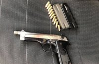 В Киеве задержали таджика за продажу пистолета