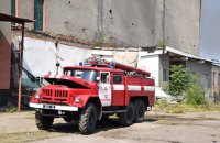 У Вознесенську п'яту добу гасять пожежу на покинутому м'ясокомбінаті