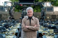 Порошенко передасть на Харківський, Донецький та Запорізький напрямки велику партію техніки