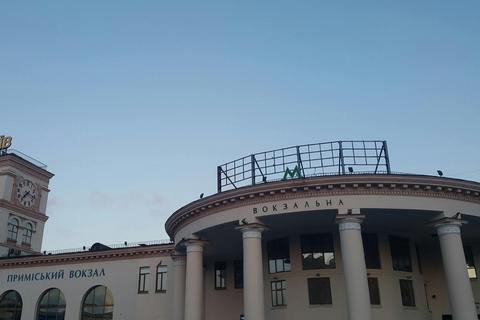 Со станции метро "Вокзальная" убрали рекламу "Розетки" 