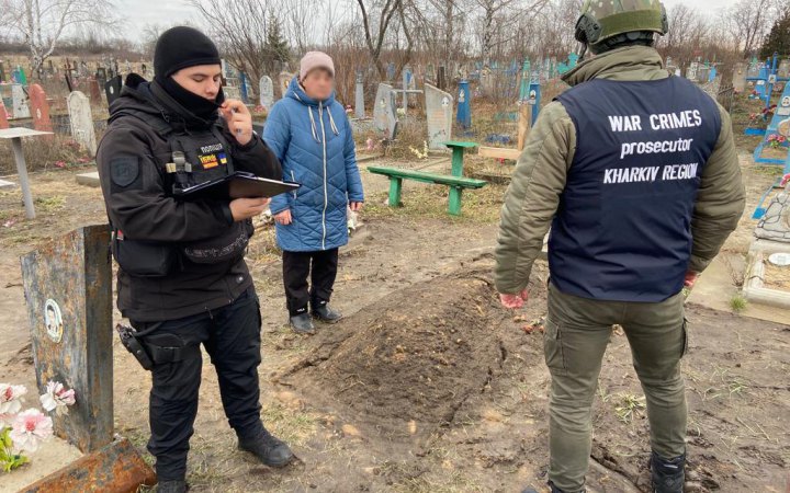 Поліція ексгумувала на Харківщині тіло вбитого росіянами чоловіка