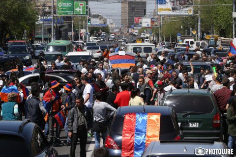 В Ереване возобновились протесты