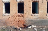 Унаслідок обстрілів прикордоння Сумщини поранено жінку, окупанти поцілили у церкву та дитсадок (оновлено)