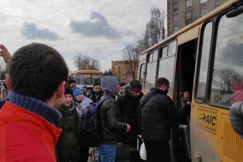 22 автобуса с эвакуированными из Сум людьми уже прибыли в Полтаву