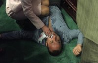 Депутату Киевоблсовета выбили зуб на сессии