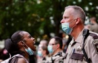 Массовые протесты в США. Смерть афроамериканца в Миннеаполисе, сожжённый полицейский участок, война Трампа и Twitter