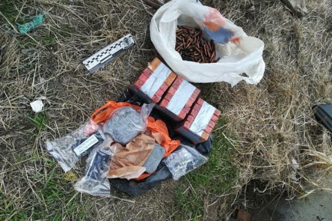 Правоохранители нашли два тайника с взрывчаткой и гранатами в Запорожье