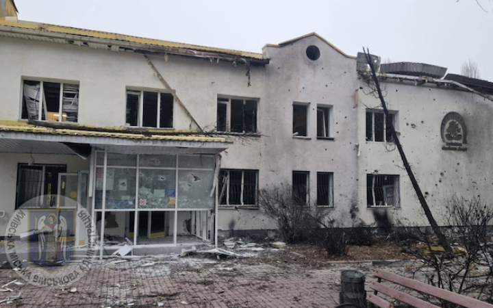 Внаслідок атаки російських “шахедів” у Києві загорівся медичний заклад (оновлено)