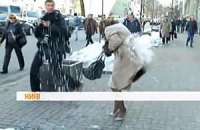 Неизвестные забросали депутатов от ПР землей и снегом