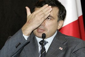 Саакашвили счел внимание Медведева к себе ненормальным