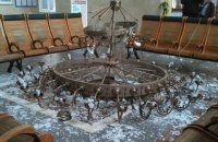 В зале ожидания херсонского вокзала упала люстра