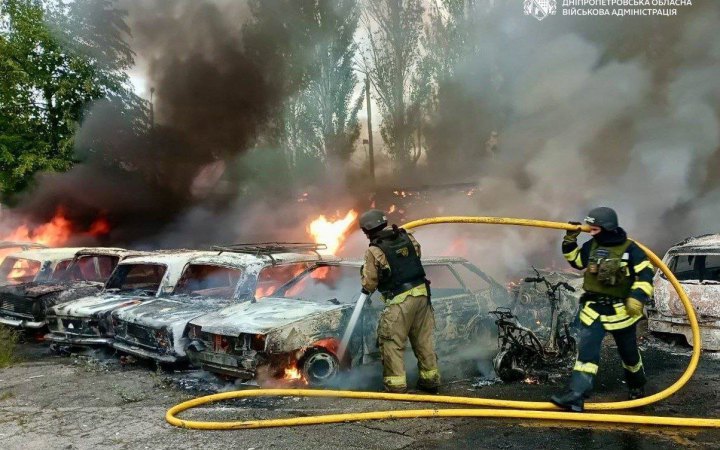 РФ понад 20 разів атакувала Дніпропетровщину: є поранений, горіли авто