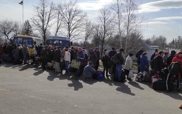 В среду на собственном транспорте эвакуировались 1567 человек, гумкоридоров не было