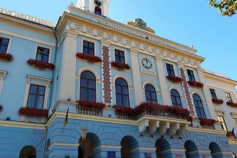 Черновцы решили вывешивать флаг ОУН и использовать лишь украинский язык