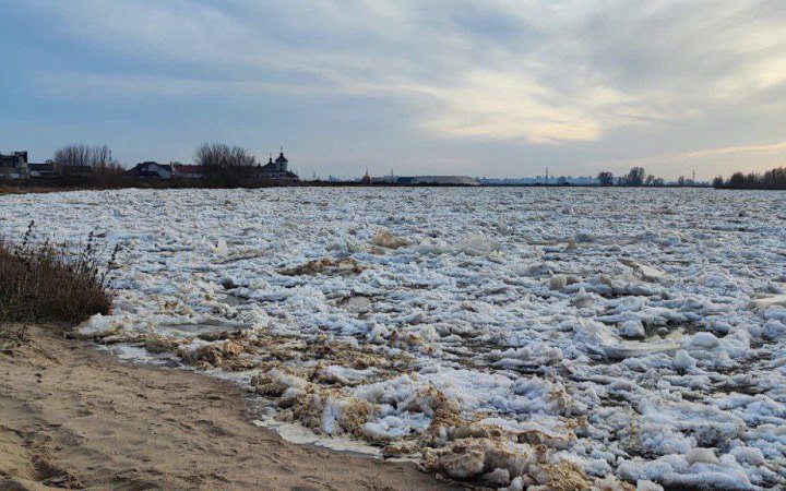 Через затор криги біля Києва підтоплено майже 20 будинків