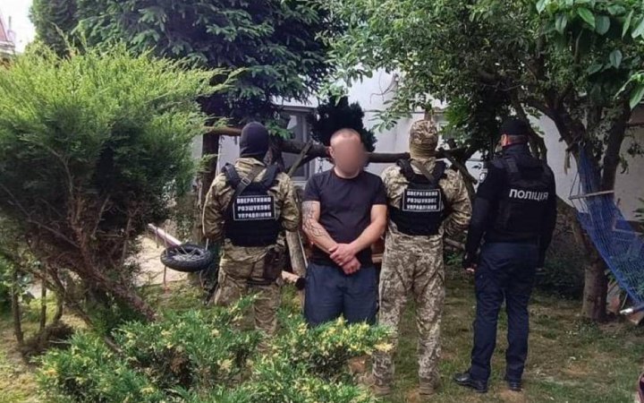 Прикордонники затримали чоловіка, який намагався дістатися до Словаччини на надувному човні