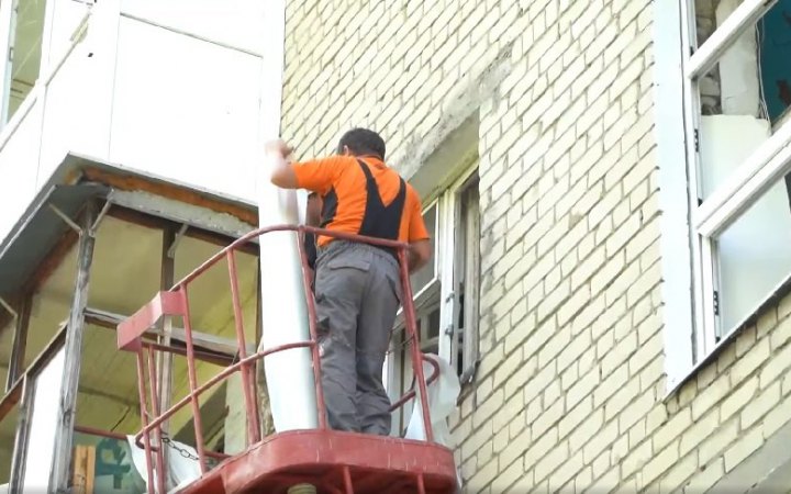 Унаслідок обстрілів у Миколаєві пошкоджено сім багатоповерхівок